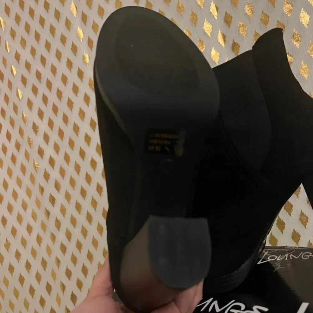 Platform heel boots black size 8.5